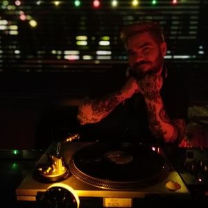 Meet your Posher, Zachary